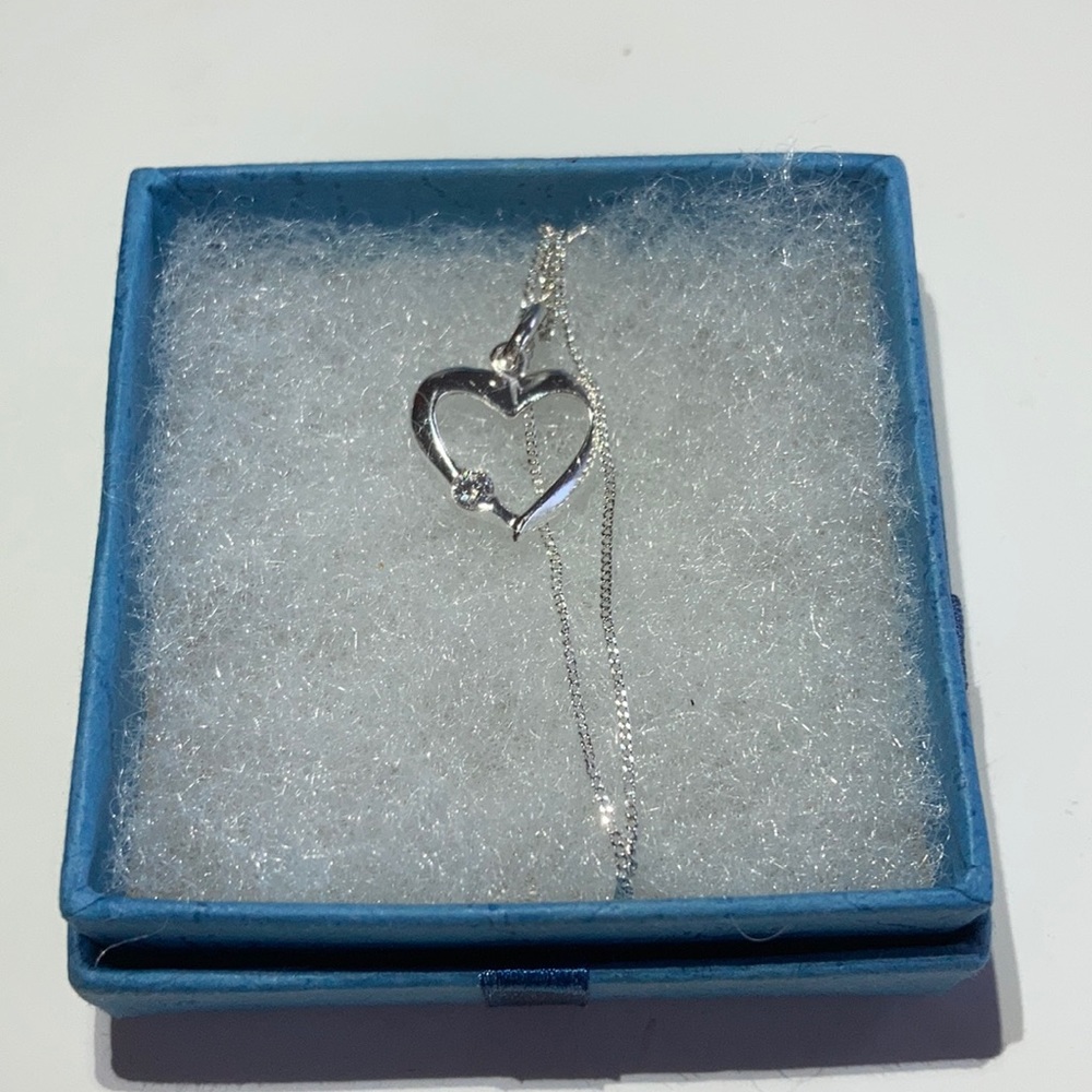 Gorgeous authentic silver 925 heart necklace